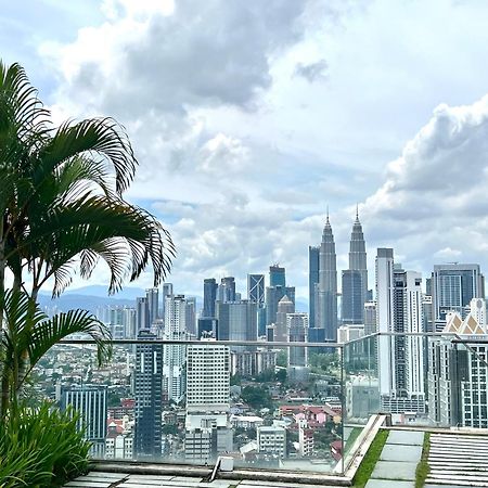 Regalia Sky Pool Klcc By Pasira Home Kuala Lumpur Exterior photo